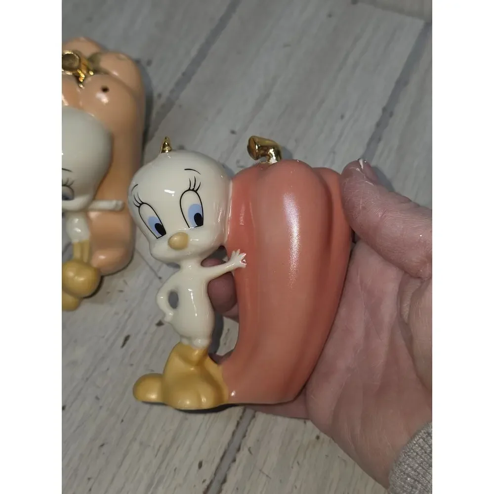 Lenox Tweety Bird Salt & Pepper Shakers Red & Orange Peppers Warner Bros NIB